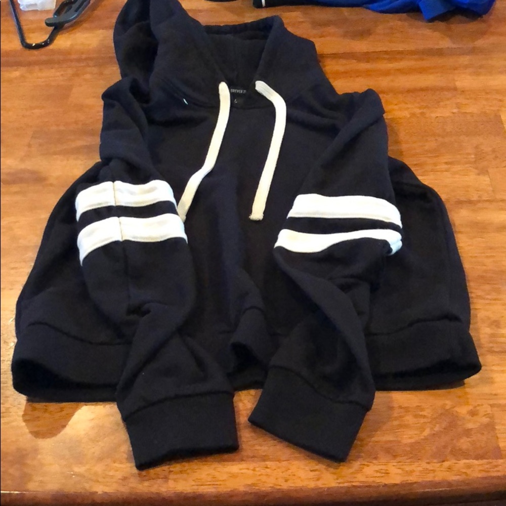 Black crop sweatshirt